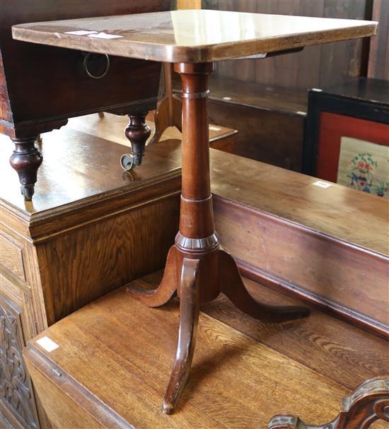 Rectangular topped wine table(-)